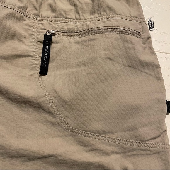The North Face Shorts Mens Large Beige 10” Nylon Stow Pocket Hiking Fishing Camp - Picture 7 of 11